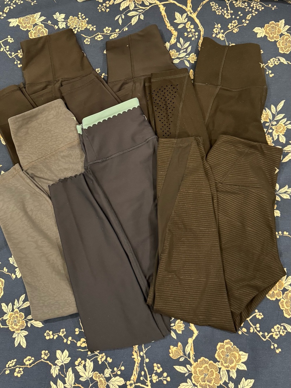 Old Navy 6 Pairs of Elevate 7/8 Length Leggings